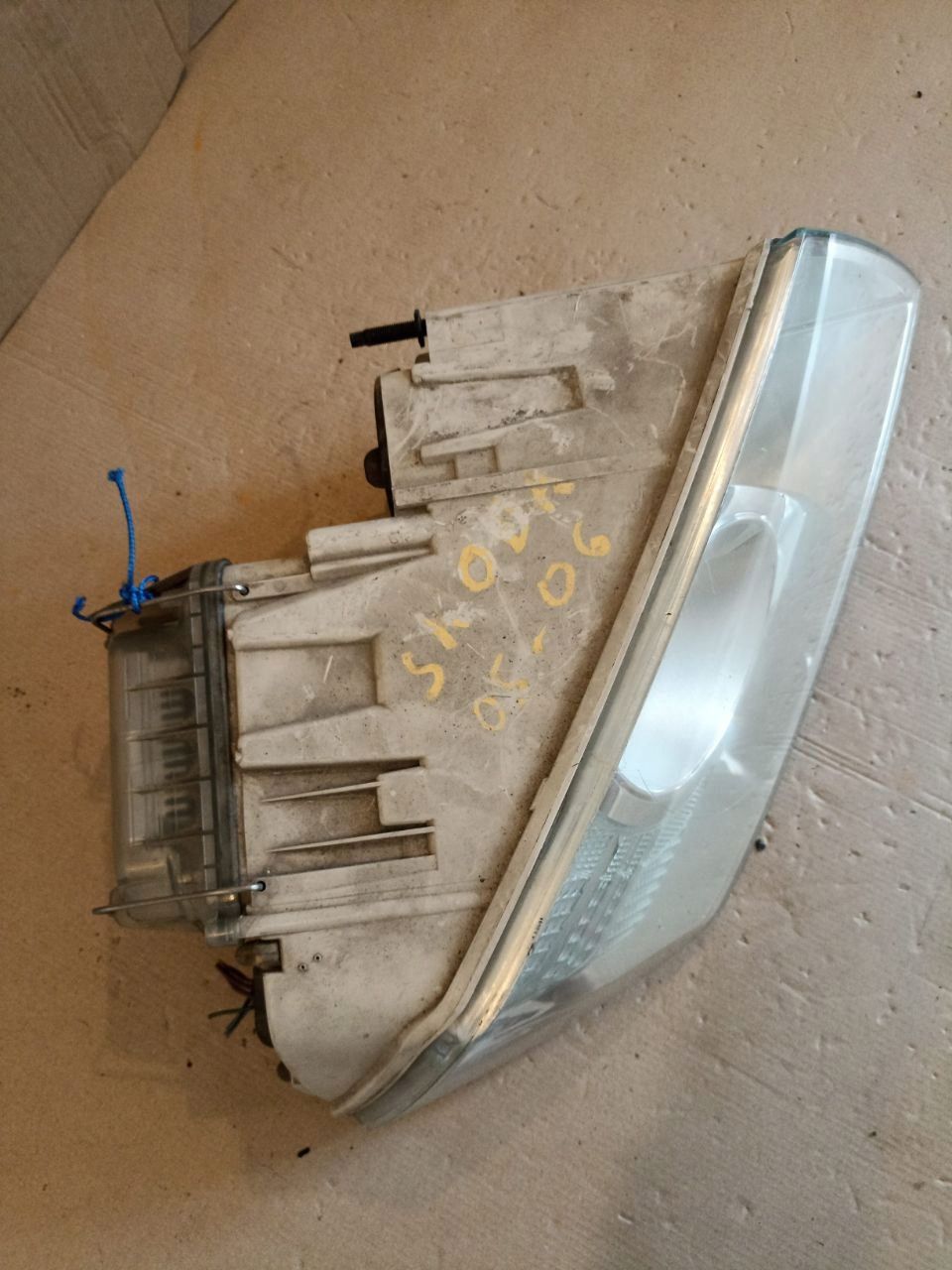 CAŁA ŁADNA Lampa przednia prawa skoda Octavia II 2 xenon europa