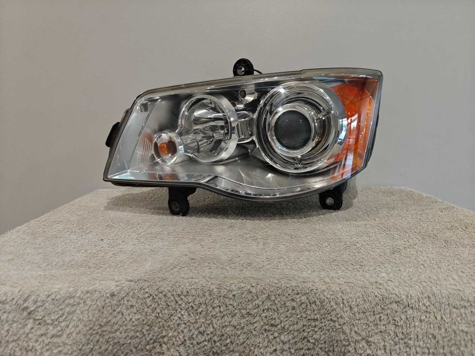 Lampa Lewy Przód Xenon Chrysler Voyager V Generacji EUROPA