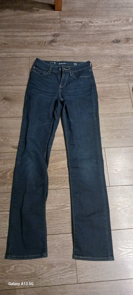 Levis Mid Rise Straight  r25/32