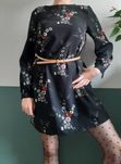 Czarna sukienka w kwiaty L