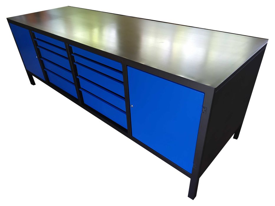 Stół metalowy z blatem nierdzewnym  i ścianką narzędziową