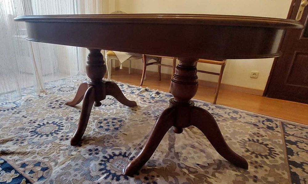 Mesa oval estilo Louis Philippe - Elegância e qualidade a bom preço