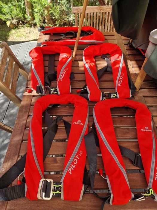 Coletes salvamento insufláveis Plastimo Pilot 165
Novos, nunca usados.