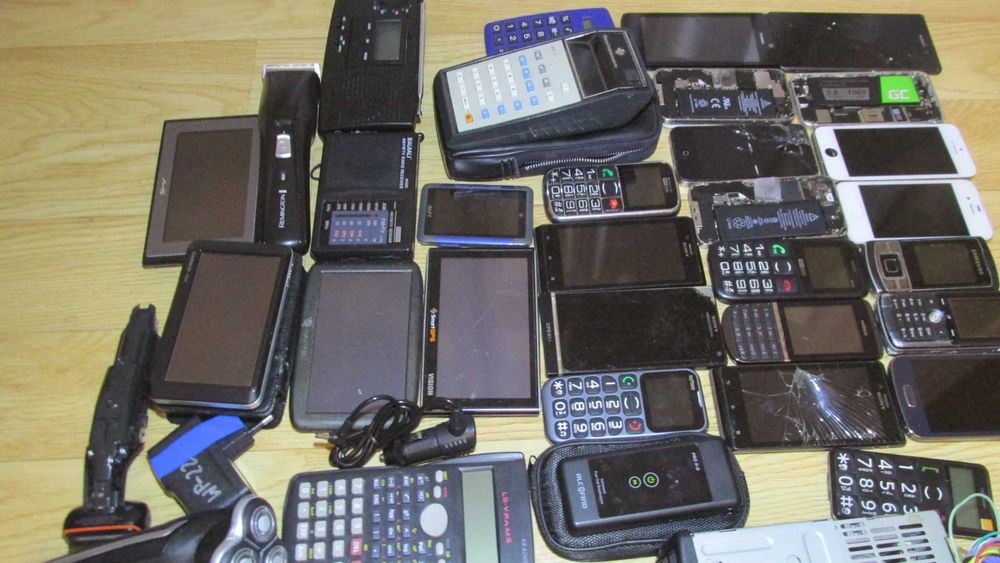 Routery telefony nawigacje tablety słuchawki i inne ok 71szt