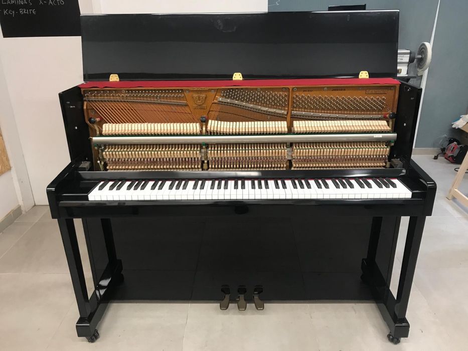 Piano vertical Samick
