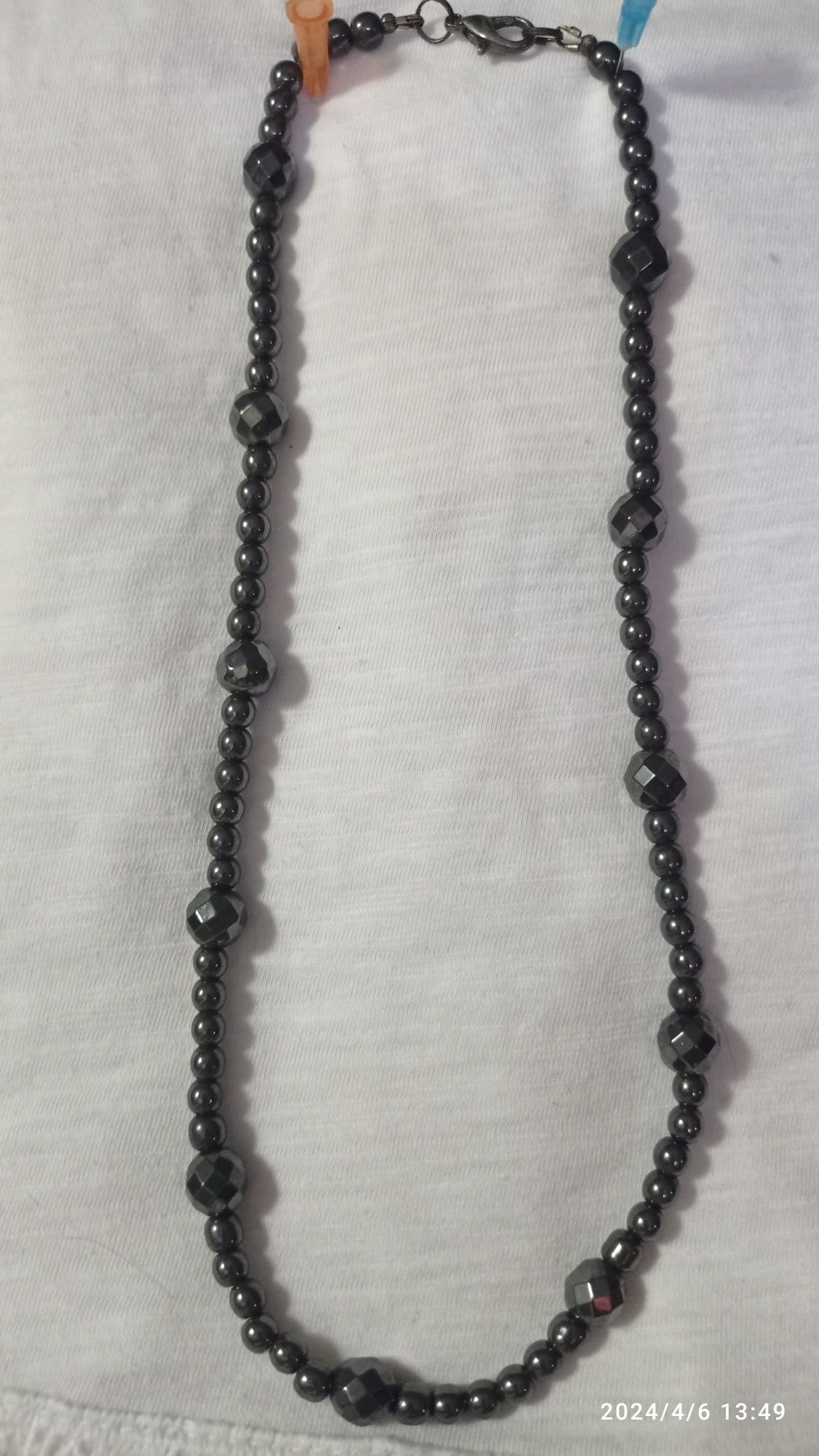 Ожерелье на ленточках из крупных шариков