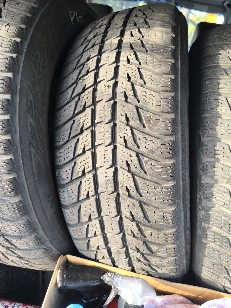 Opony Nokian 235/60/ 18