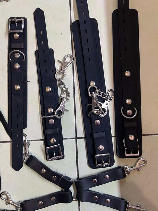 Ремені на руки та на ноги ( наручники)