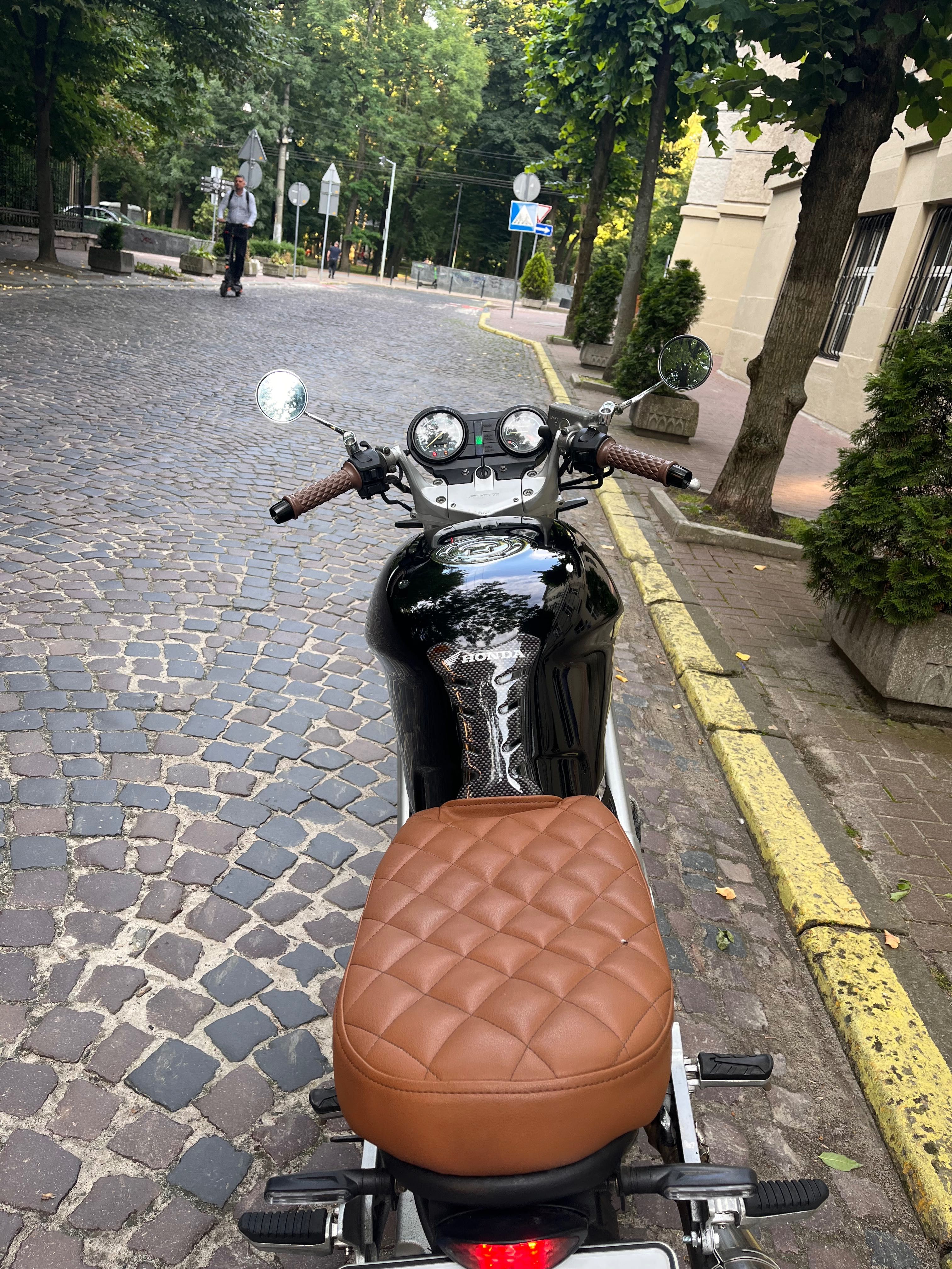 Кастом Honda NTV650 revere