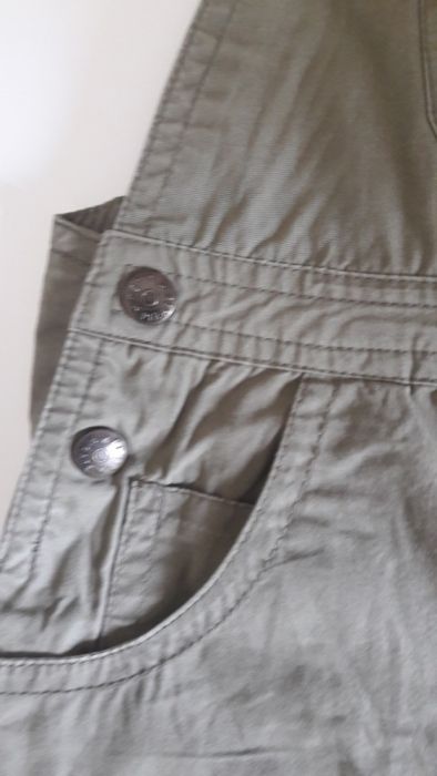 Petit Pirate idealne spodenki ogrodniczki cotton khaki r 18 m i 86
