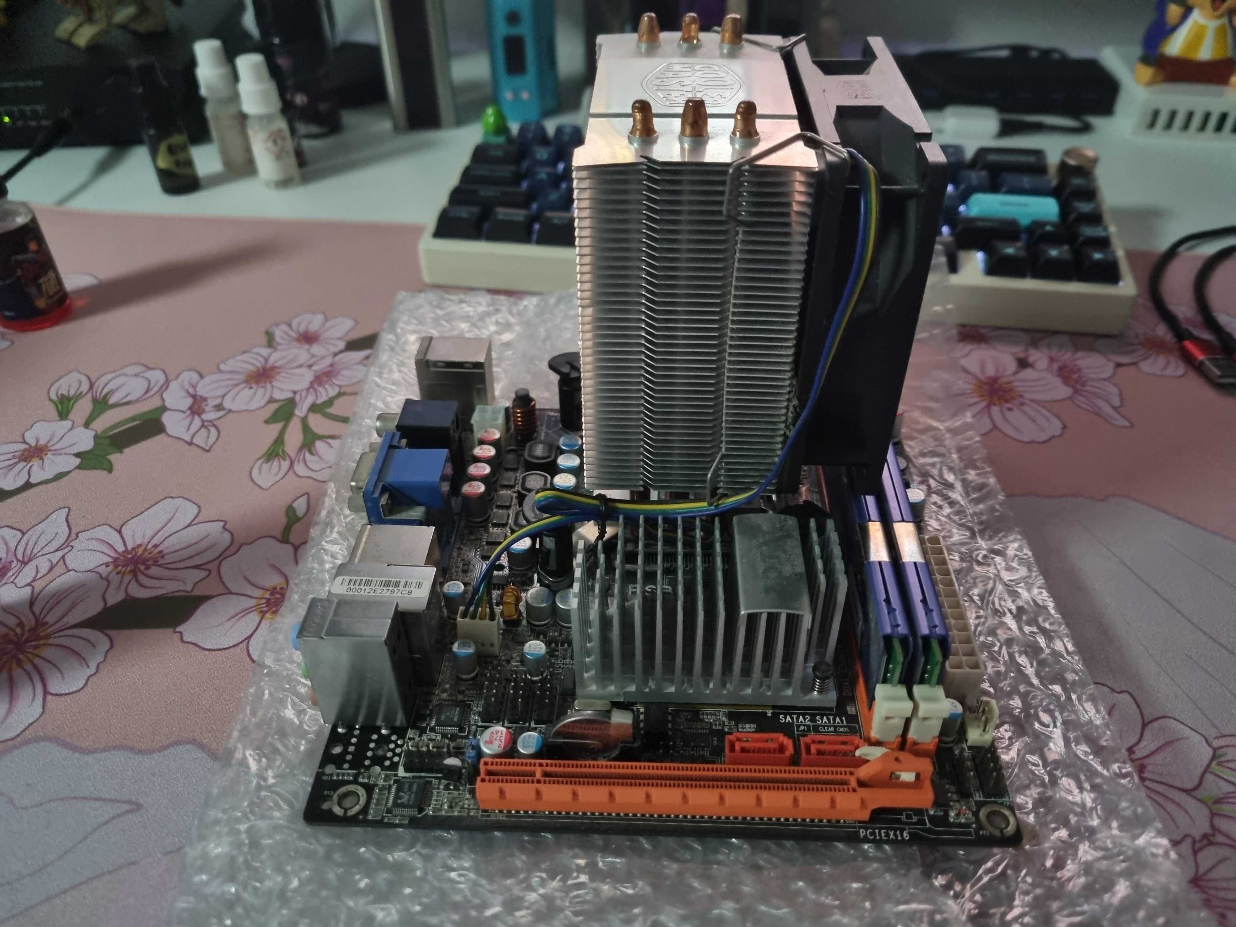 Płyta główna ITX zotac 775 z procesorem, 4GB ram i chłodzeniem