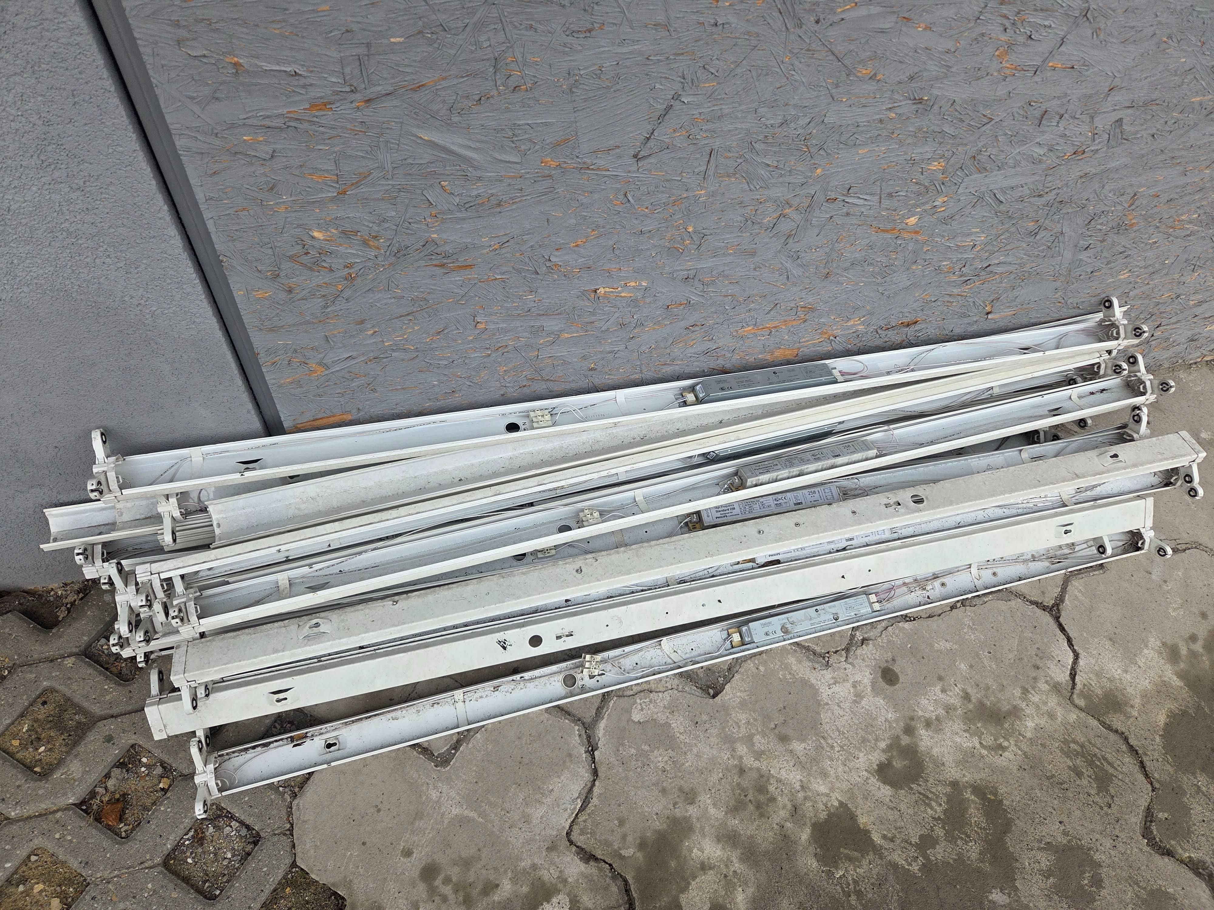 Lampy oprawy PHILIPS TMS022 po demontażu ze świetlówkami 58W/840 OSRAM