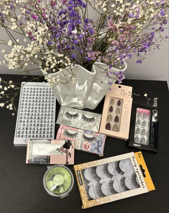 Zestaw sztucznych rzęs i paznokci