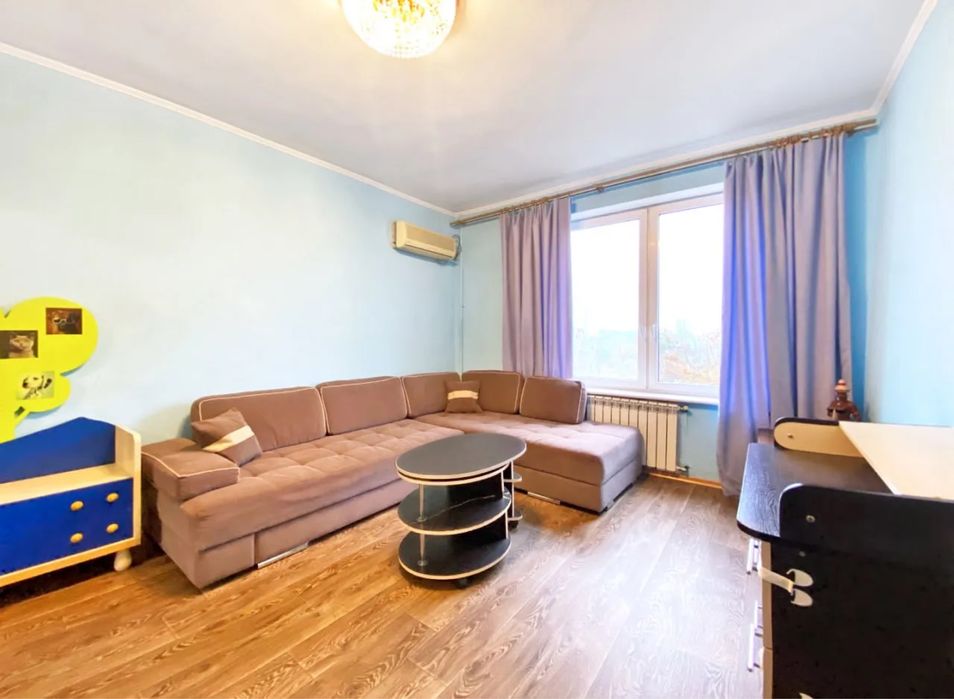 Продам просторную 3к кв.Не высокий 3й этаж.Новокадацкий