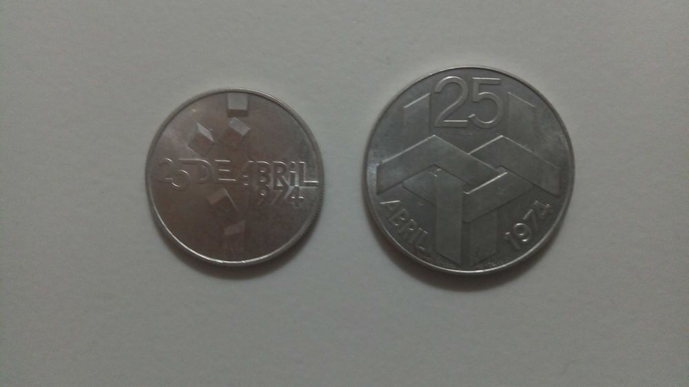 Duas Moedas Comemorativas do 25 de Abril em Prata, (VER DESCRITIVO)