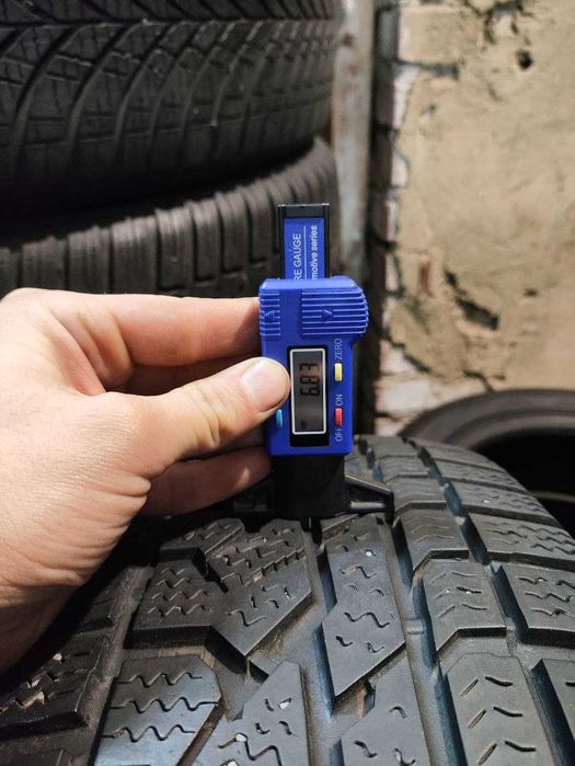 Шини резина зима 235/65 R17 Kumho I`Zen RV
