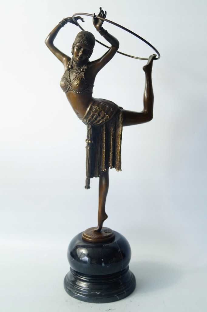 CHIPARIUS Tancerka z kołem figura z brązu rzeźba