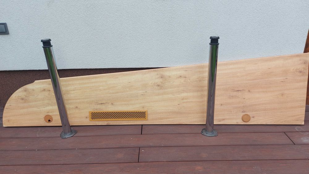 Стіл письмовий, кріпиться до стіни; стільниця