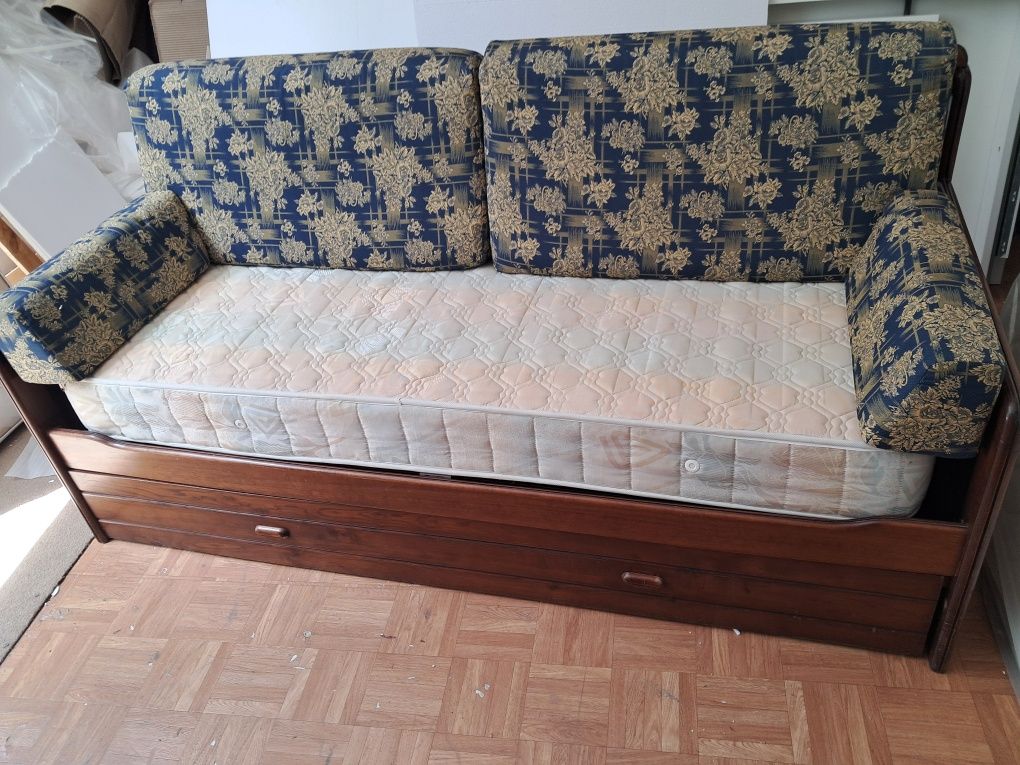 Cama com sofa e gavetao