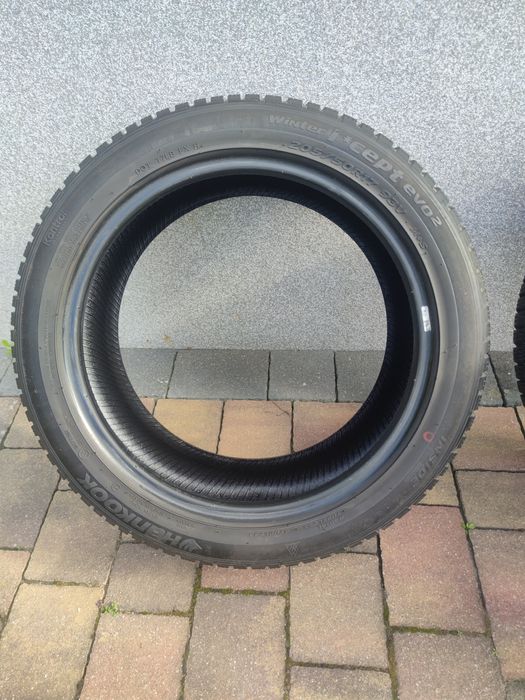Opony zimowe  Hankook 205/50 R17