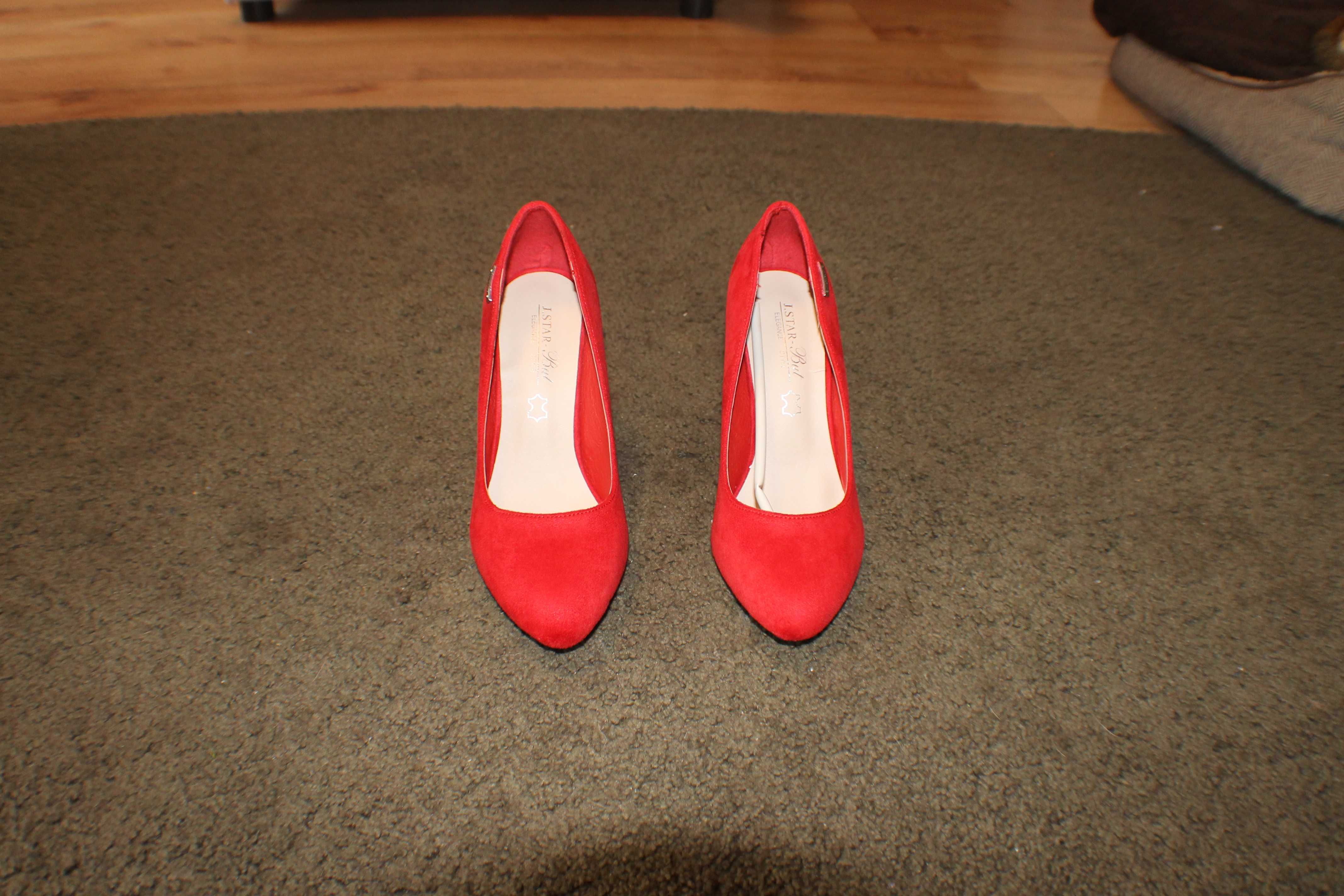 buty zamszowe czerwone