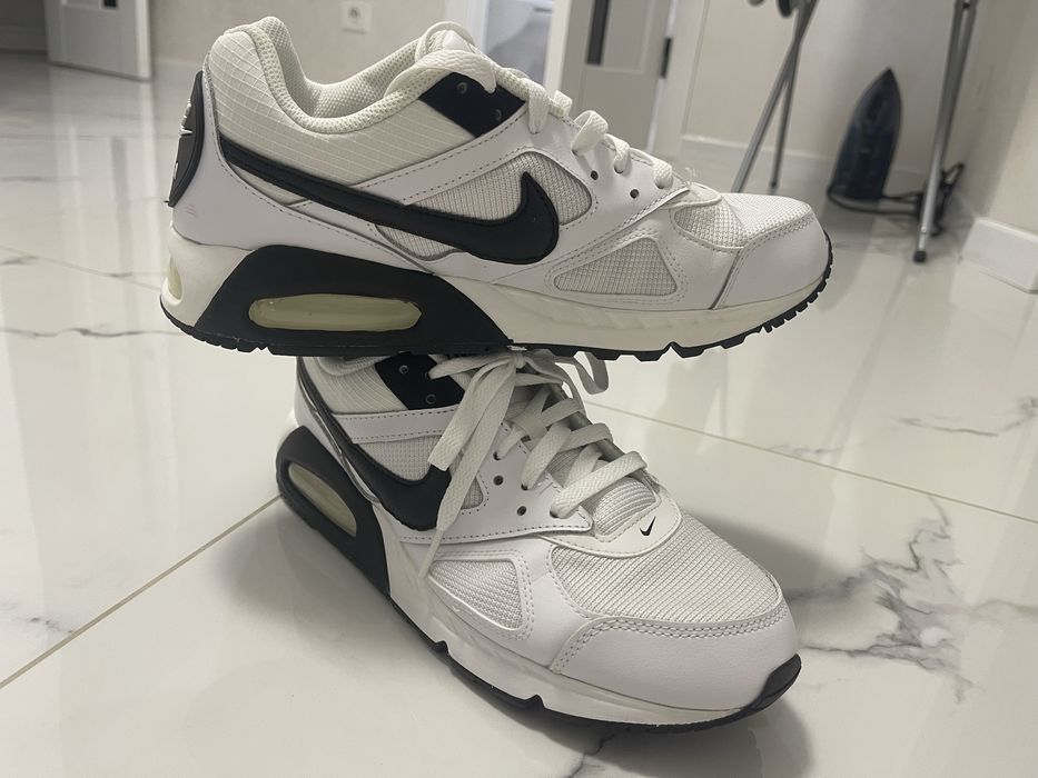 Продаю чол кросівки Nike air