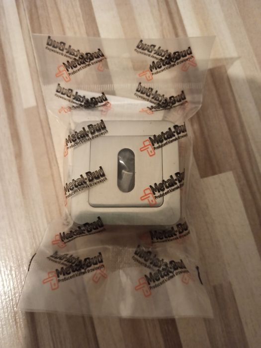 Sprzedam szyld dolny do drzwi nowy.