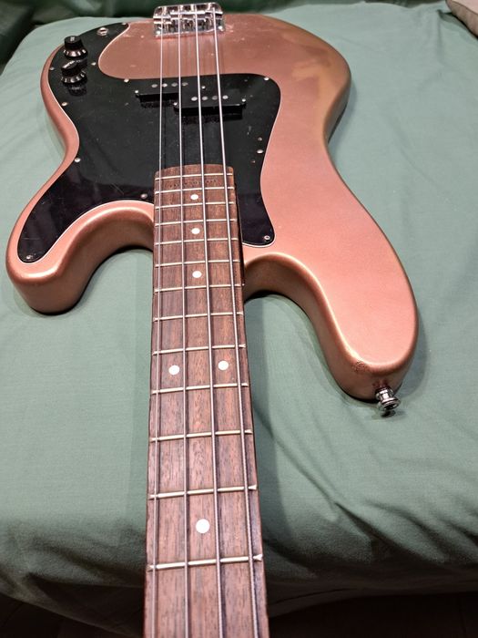 Gitara basowa Jap precyzjon.