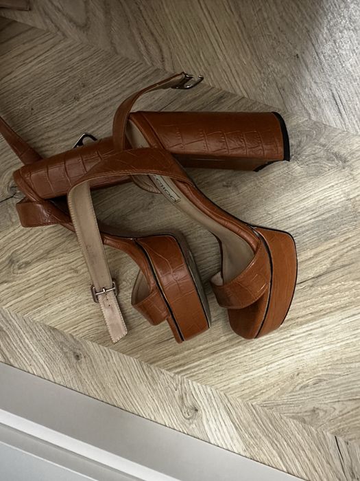 Босоніжки на каблуку - платформі , натуральна шкіра jimmy choo