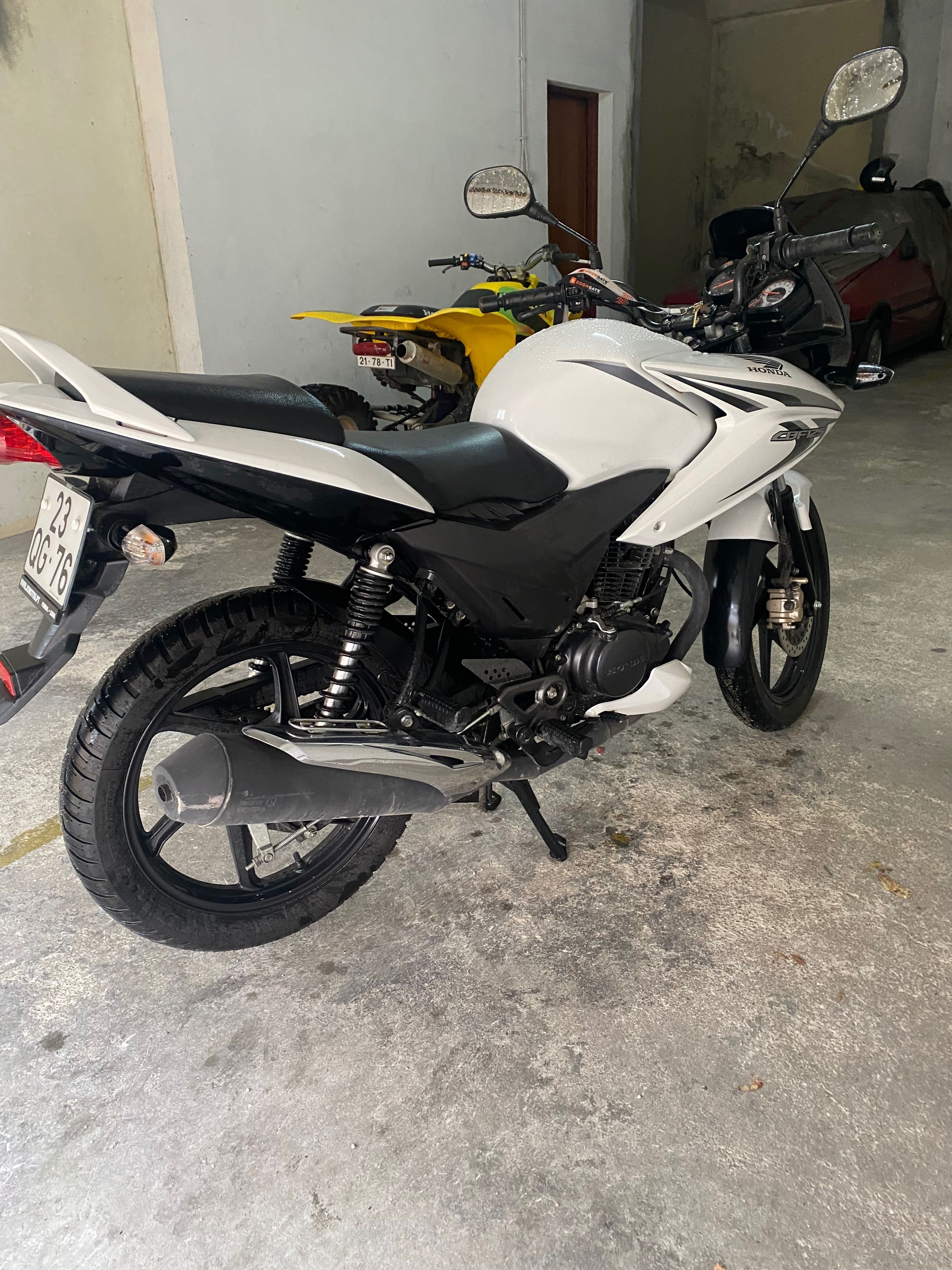 Moto Honda CB125F