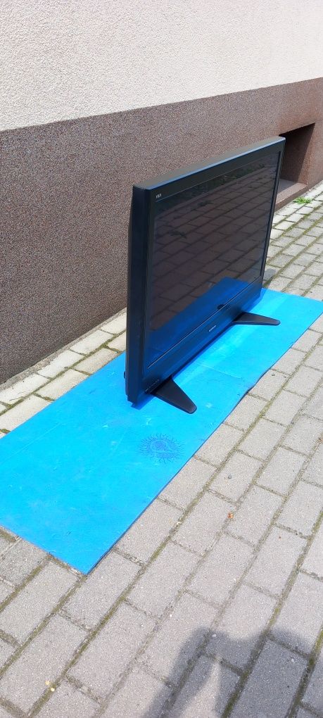 Telewizor Panasonic 42 cale. Do gier, na działkę, itp.