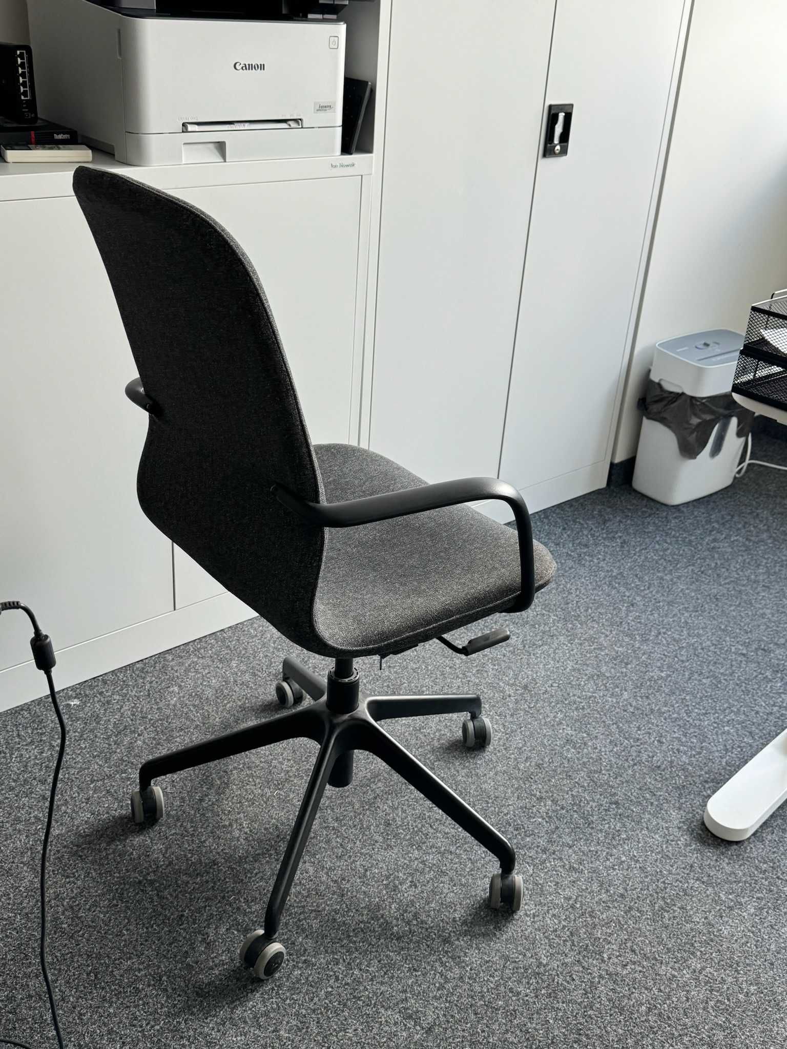 Fotele Krzesła biurowe konferencyjne Ikea LÅNGFJÄLL 16 szt