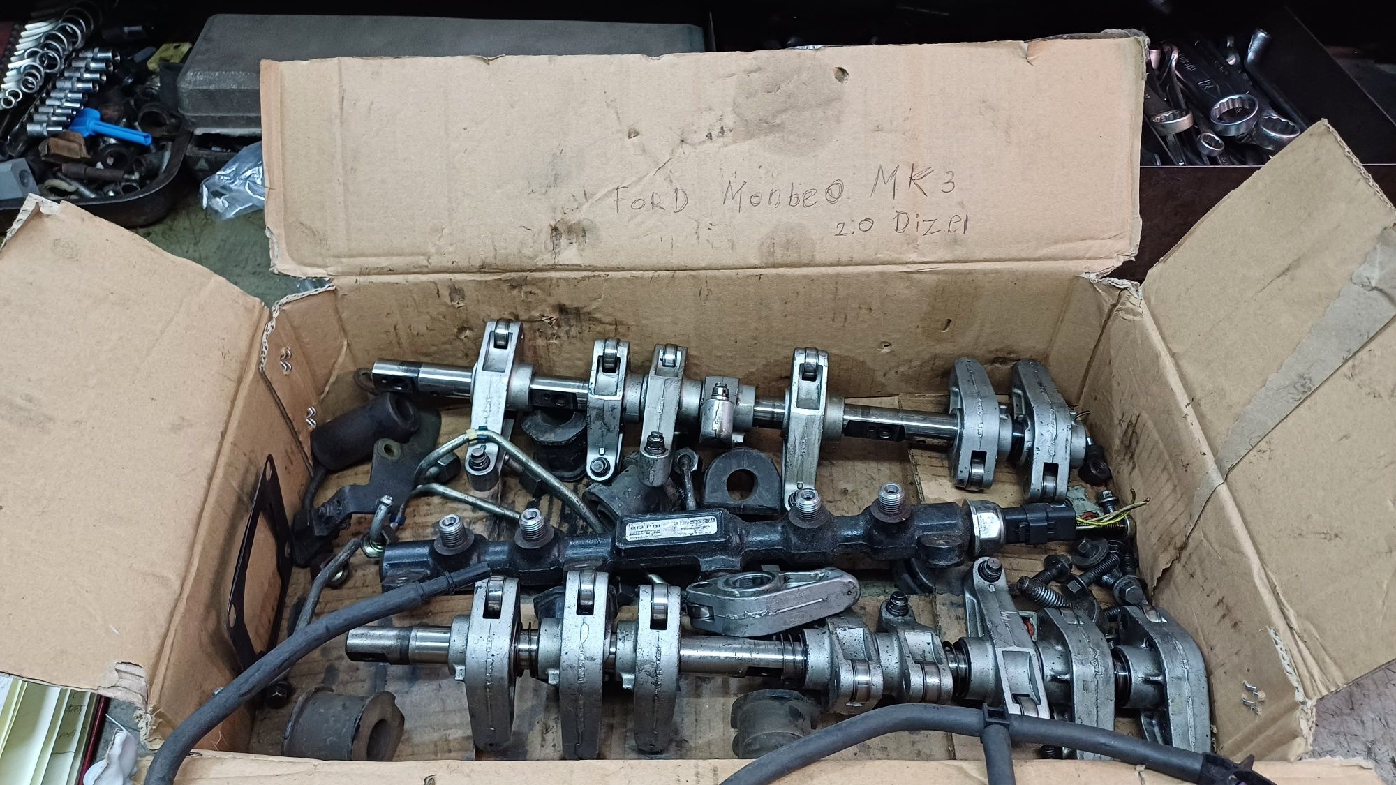 Паливна рампа Ford modeo mk3 2.0