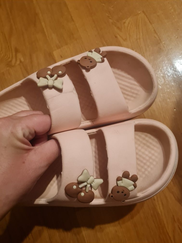Klapki 36-37  miś wiśnia gruba podeszwa