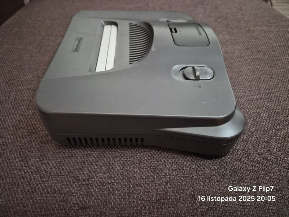 Konsola Nintendo 64 N64 Pal Eur + pad + zasilacz + kabel do tv
