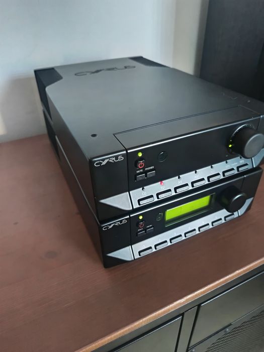 Amplificador Cyrus 5 e tuner Cyrus FM 7.5