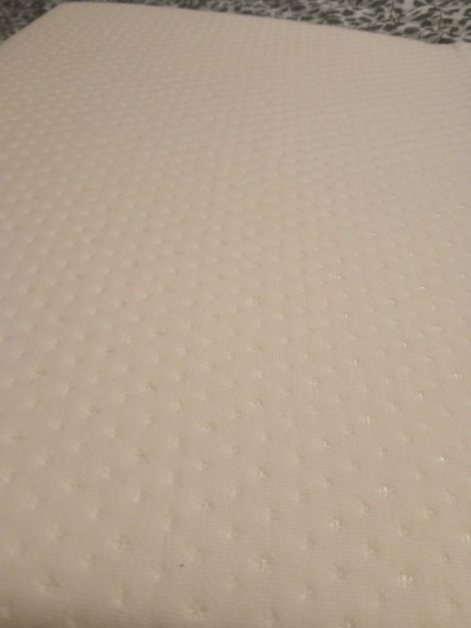 Almofada anti-regurgitação bebé