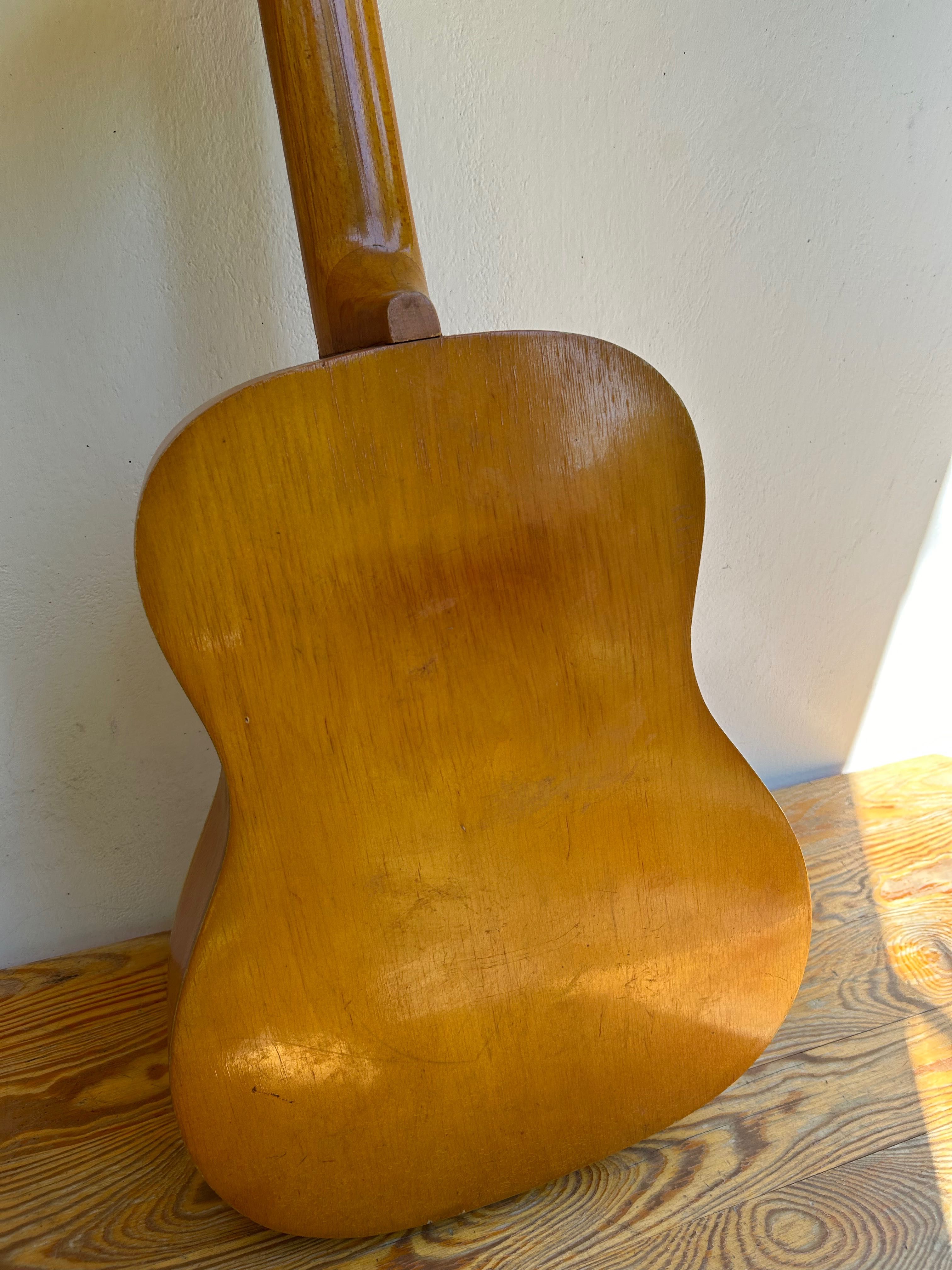 Gitara akustyczna lata 70