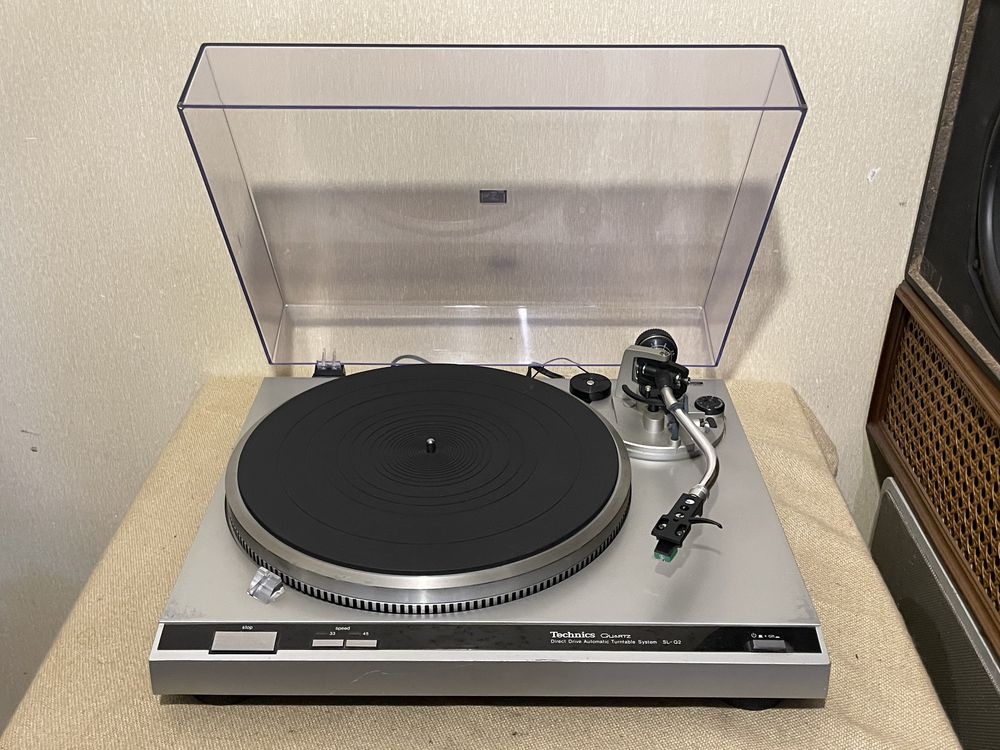 Проигрыватель винила топ класса TECHNICS SL-Q2 DIRECT DRIVE QUARTZ
