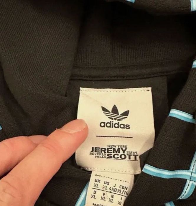 Sprzedam białą bluzę Adidas x Jeremy Scott w rozmiarze XL.