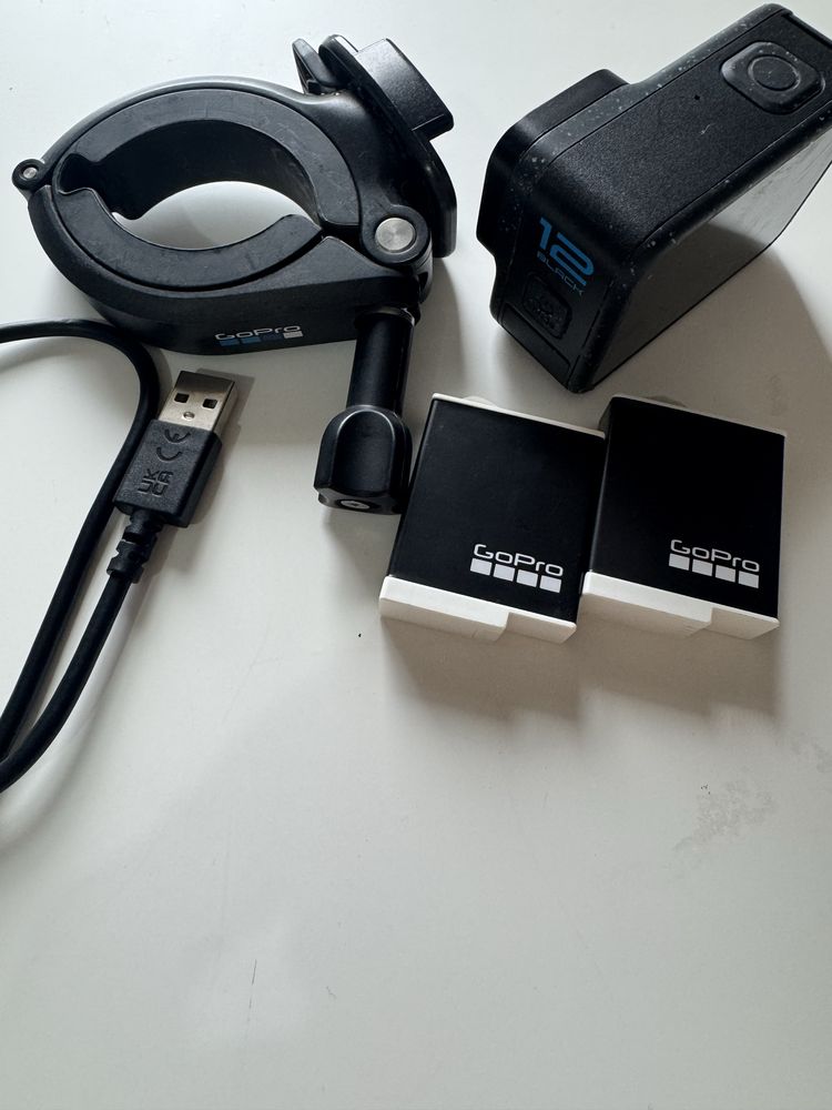 Go Pro 12 Black + Extras