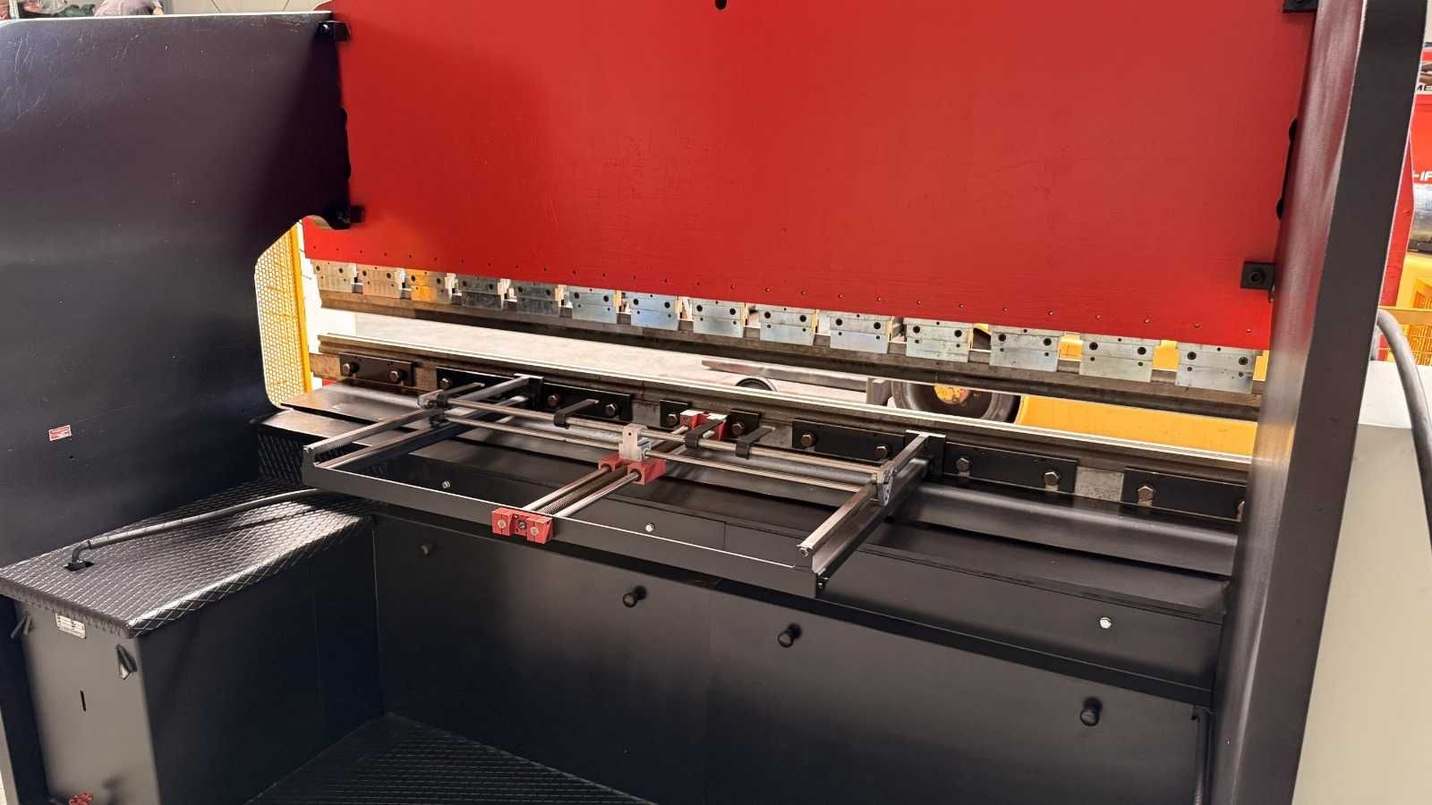 Prasa krawędziowa zaginarka giętarka AMADA RG 100 t x 3100 mm Prosta