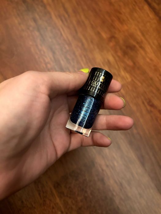 Zestaw lakierów do paznokci z brokatem bell