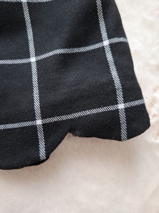 Czarna spódniczka w kratkę Asos M38