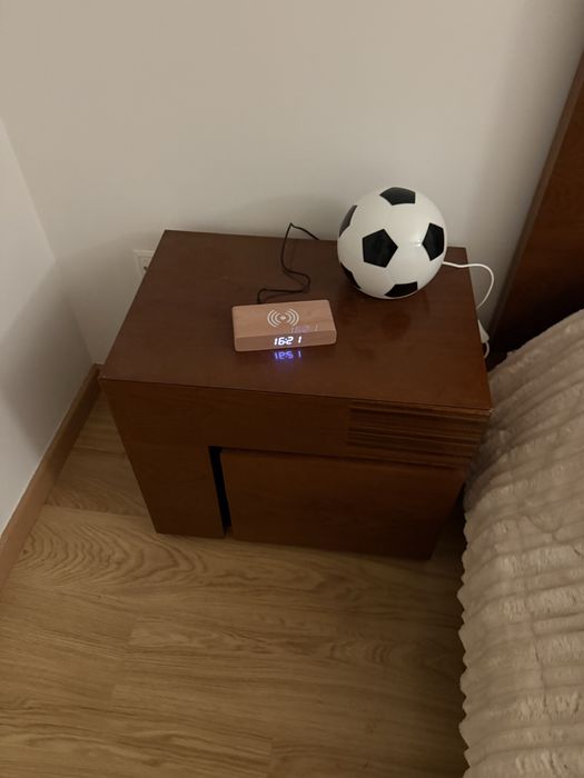 Quarto casal em madeira em bom estado