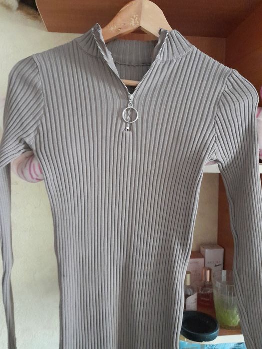 Жіноче плаття с замком