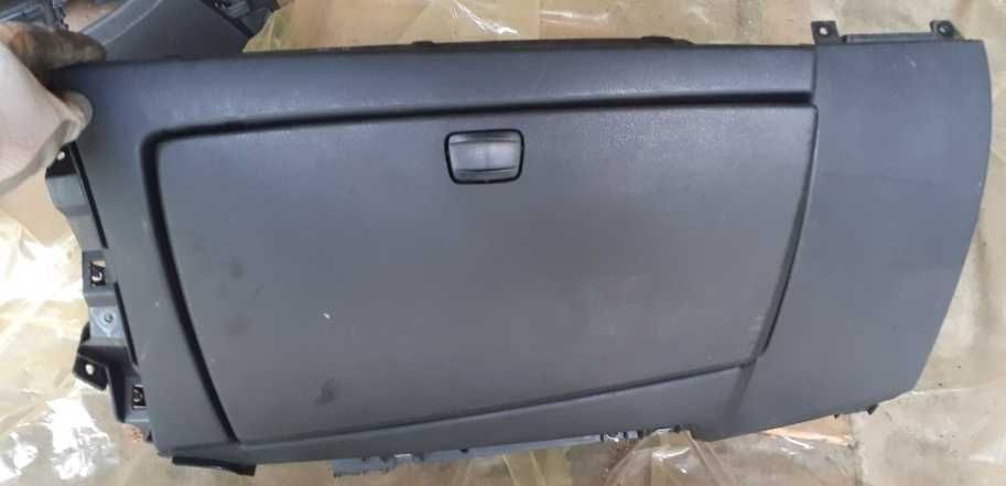 Бардачек, уплотнитель, шумоизоляция, запчасти салона BMW E87, Е90, Е84