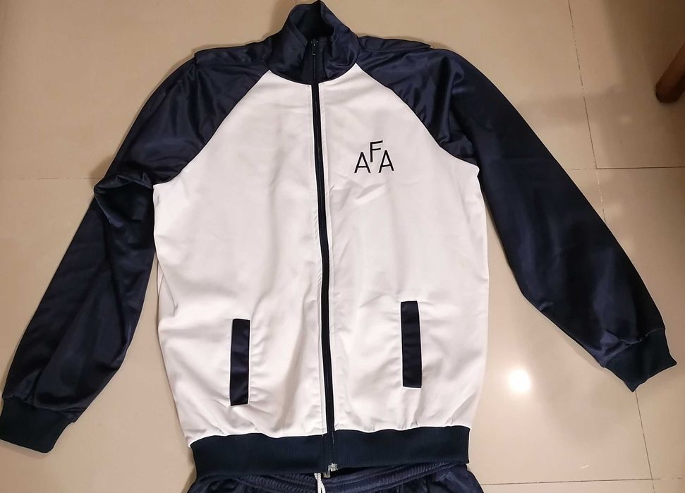 Fato de treino, XL, tecido de qualidade, novo, por 15€