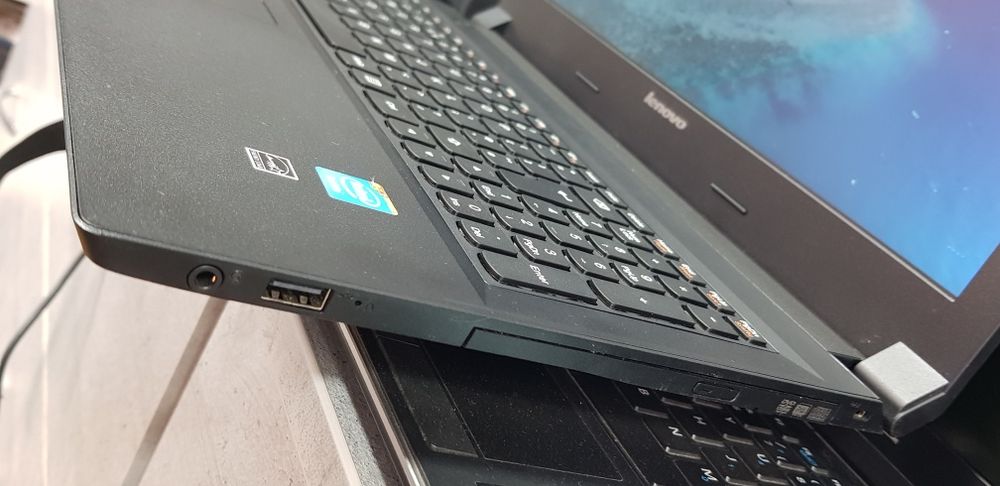 Ноутбук Lenovo B50-30 15.6 "4/320gb"
