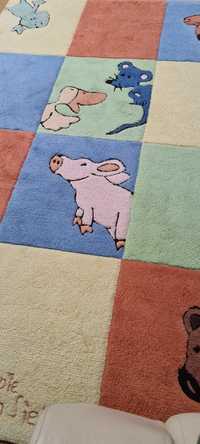 Sprzedam dywan do pokoju dziecięcego
